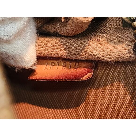 Louis Vuitton Pochette Accessoires LV Monogram Shoulder Bag with Chain Vintage - Picture 15 of 15